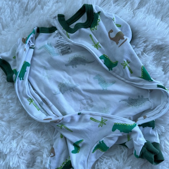 Okiedokie Dinosaur Short Sleeve Sleeper romper Jumpsuit Backward Upside Down Zip - Picture 4 of 5
